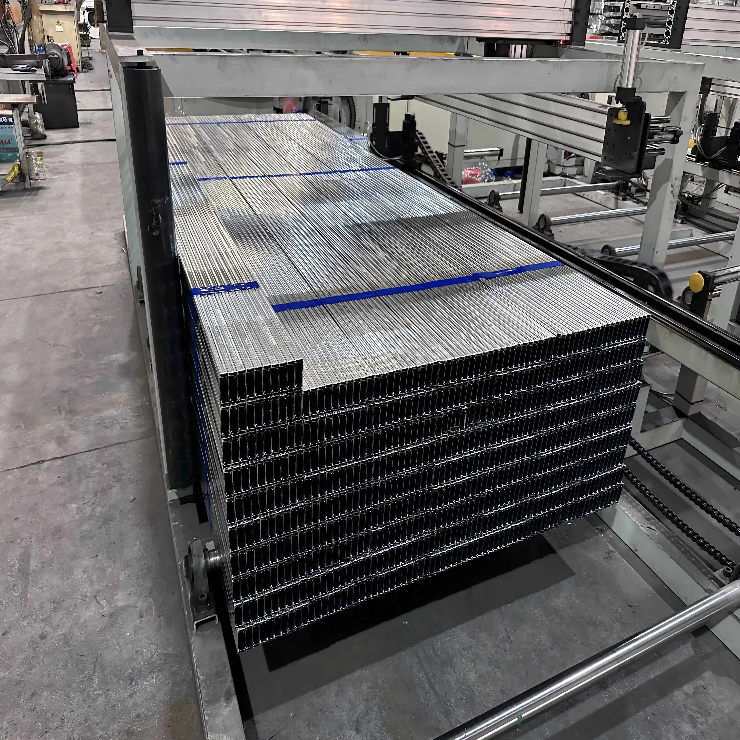 Galvanized Steel Furring Channel, Hat Channel for Ceiling Installation