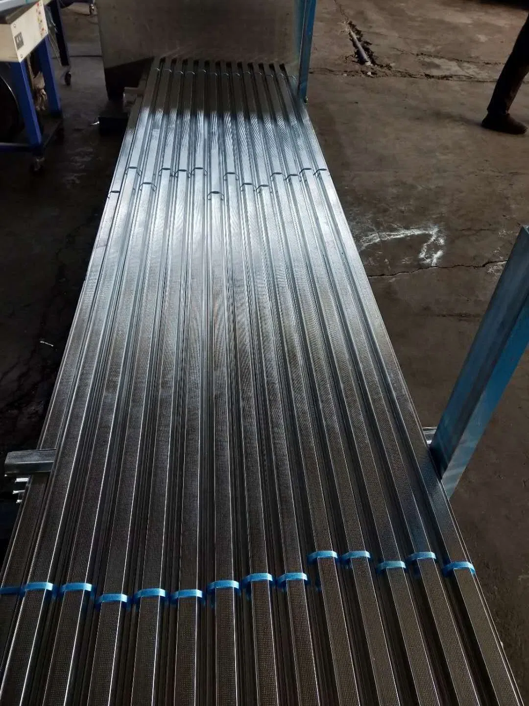 Galvanized Steel Furring Channel / Metal Furring Channel for Drywall Partition