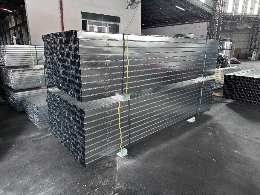 Smooth Decoration Light Steel Keel Hat Channel for Building Material Furring Channel