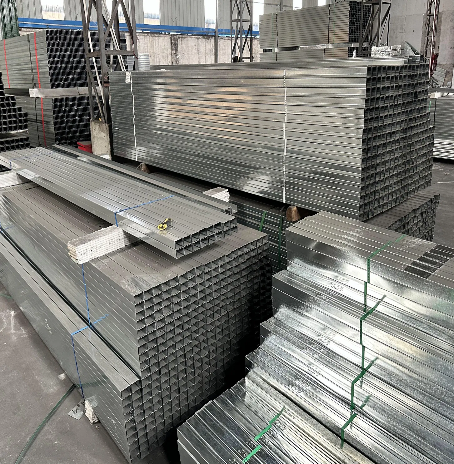 High-Quality Galvanized Ceiling Steel Metal Frame Structure Hat Channel Omega Channel