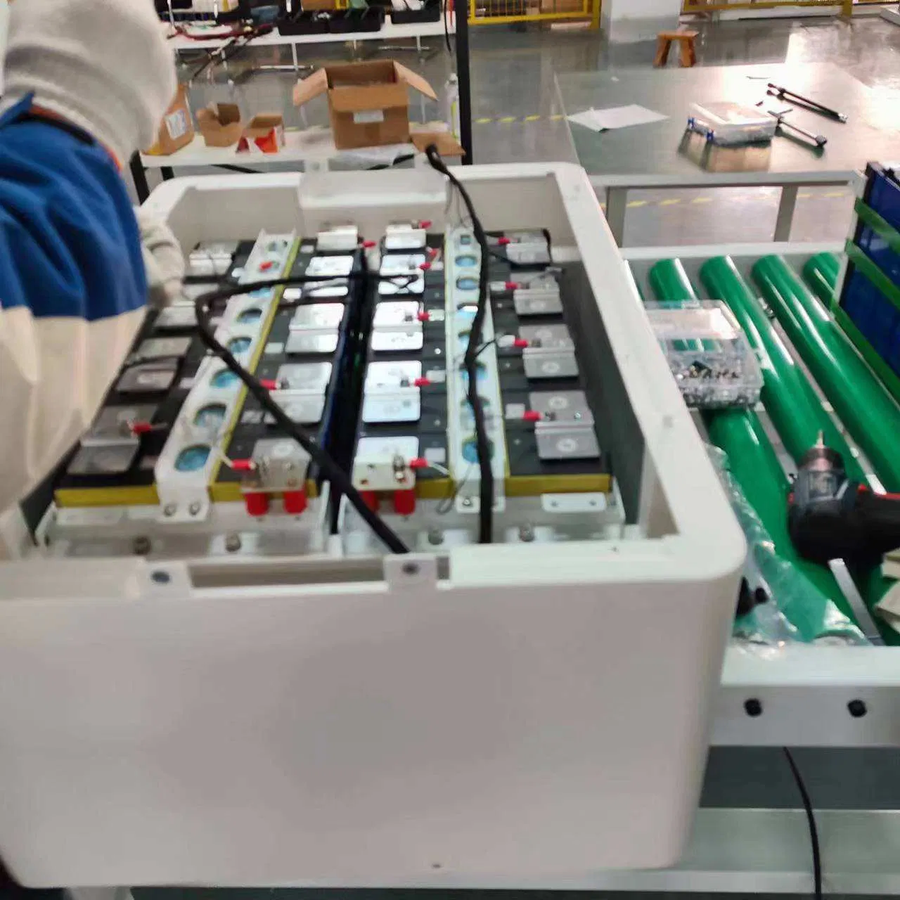 Series and Parallel Batteries 15kw Hybrid Solar System with Lithiumbattery