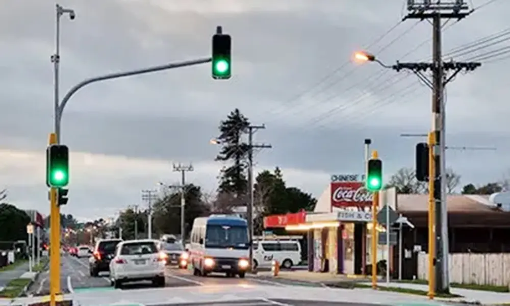 Traffic signal pole installation by Xintong