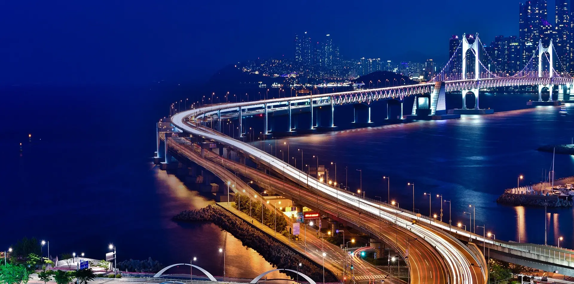 Xintong street lighting poles and solar street lights for municipal and highway infrastructure