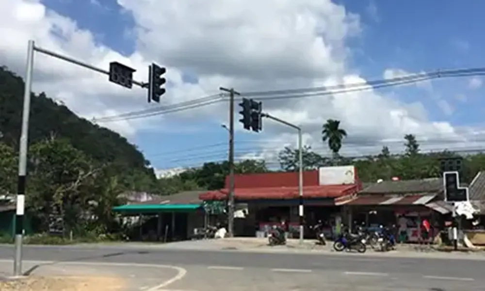 Cantilever traffic signal pole on urban road