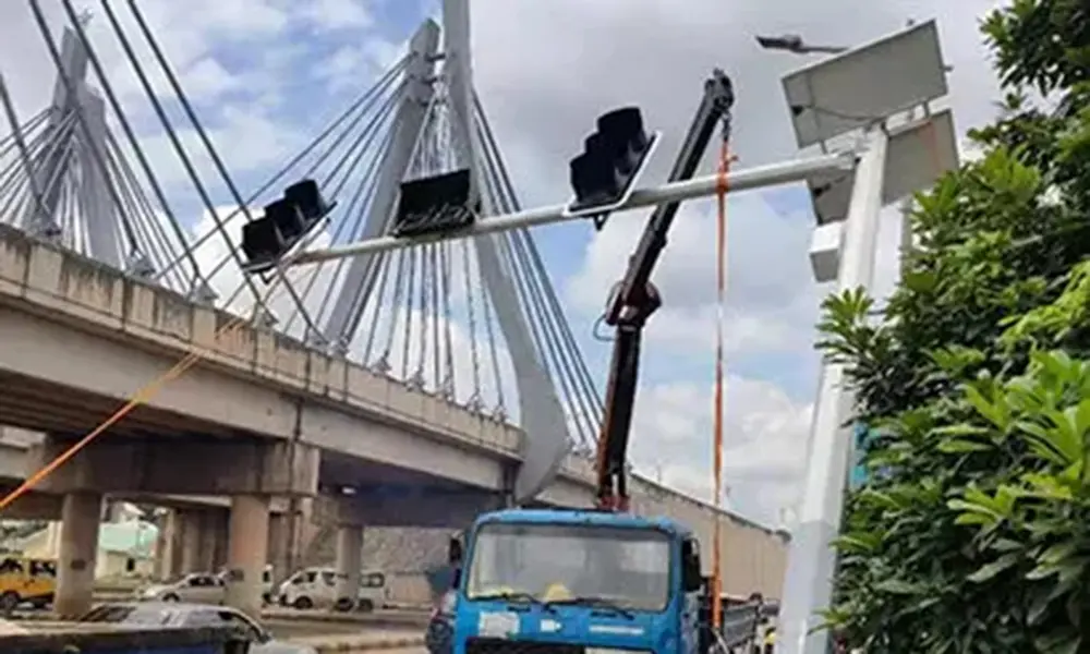 Intersection traffic light system project