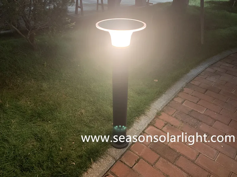 Iluminação de Caminho com Balizador Solar
