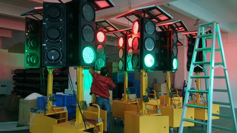 Luz de Tráfego LED Móvel Solar de Alta Qualidade Fabricada na China com Controle GPRS