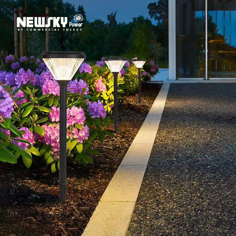 Iluminação Solar de Jardim em Alumínio LED Minimalista e Eficiente em Energia com Ponta para Uso Externo Comercial