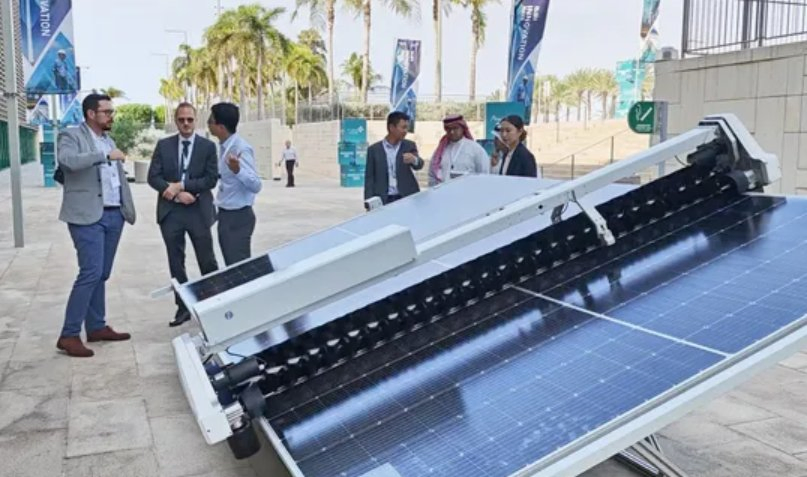 Factory Direct Sales Solar Panel Cleaning Robot for Improving Photovoltaic Efficiency