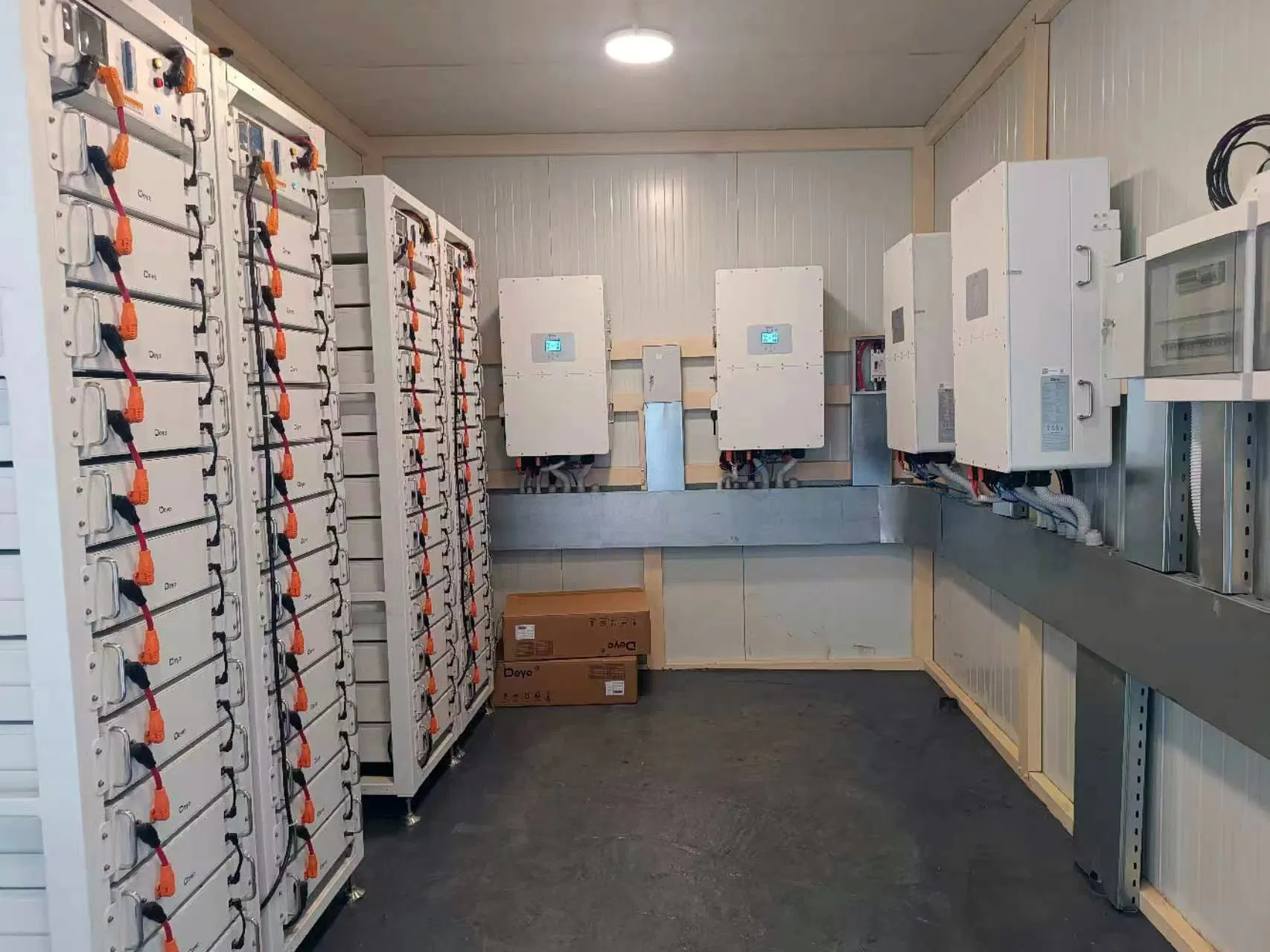 Deye MPPT Hybrid Solar Inverter 8kw 10 Kw 12kw 15kw 20kw 30kw 50kw 3 Three Phase String Solar Inverter with Battery