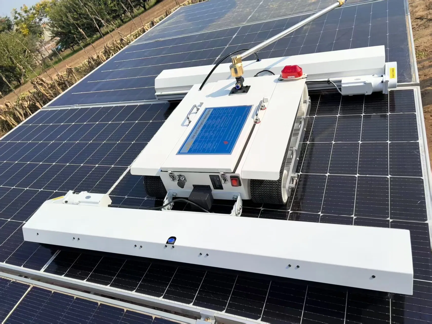 Hot Sell Advanced Photovoltaic Solar Panel Cleaning Robot