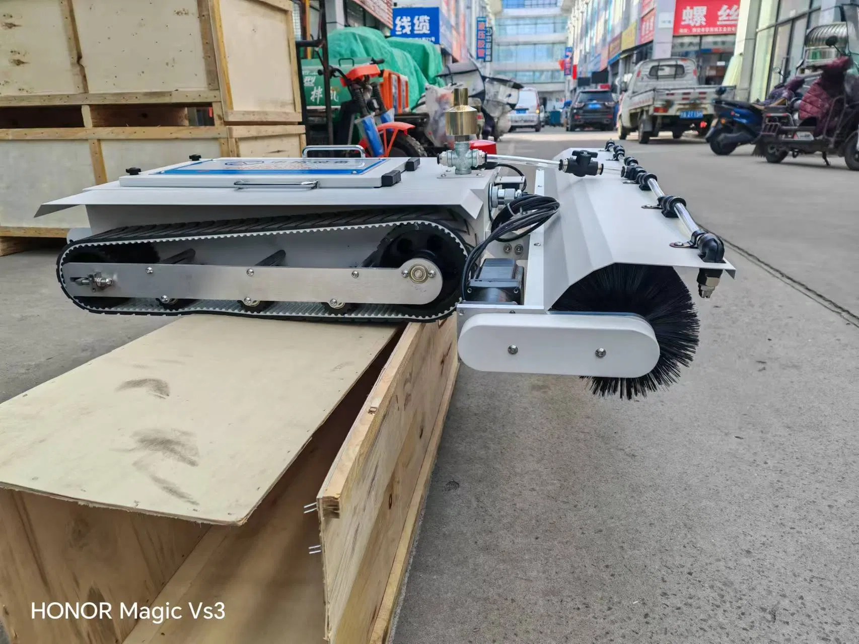 High-Efficiency Solar Cleaning Robot Robotic Cleans Photovoltaic Panel Automatic Cleaning Machine