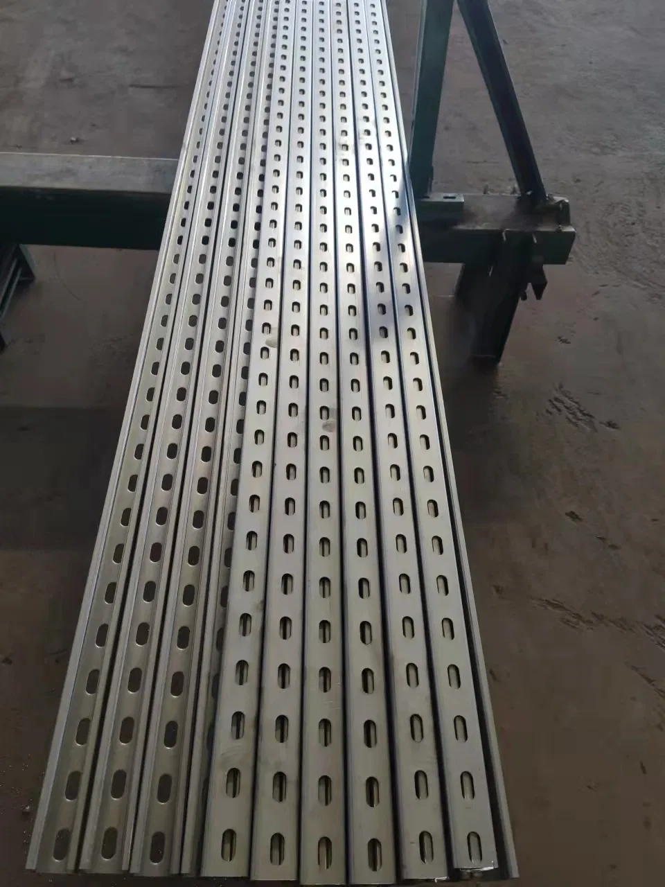 Solar Photovoltaic Bracket U-Shaped Steel Corrosion-Resistant Agricultural Greenhouse Photovoltaic Bracket Installation