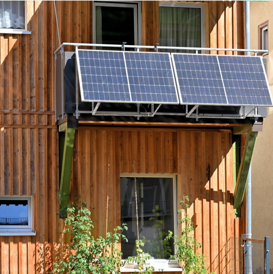 Versatile Solar Balcony Mount for Reliable and Efficient Space Utilization