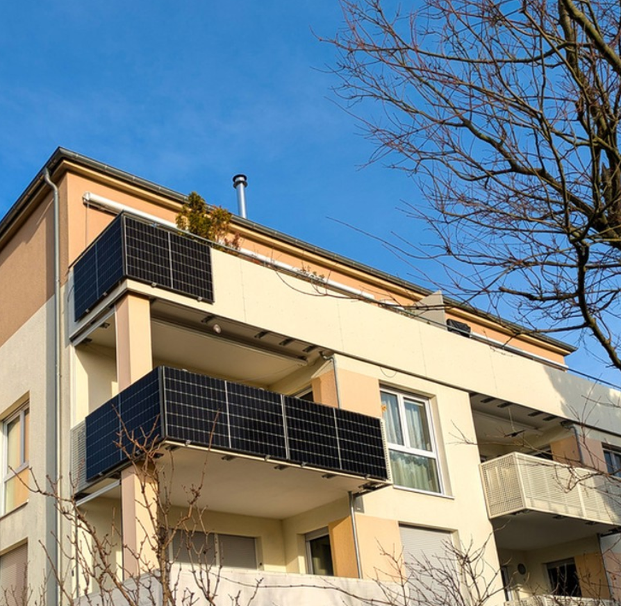 Versatile Solar Balcony Mount for Reliable and Efficient Space Utilization
