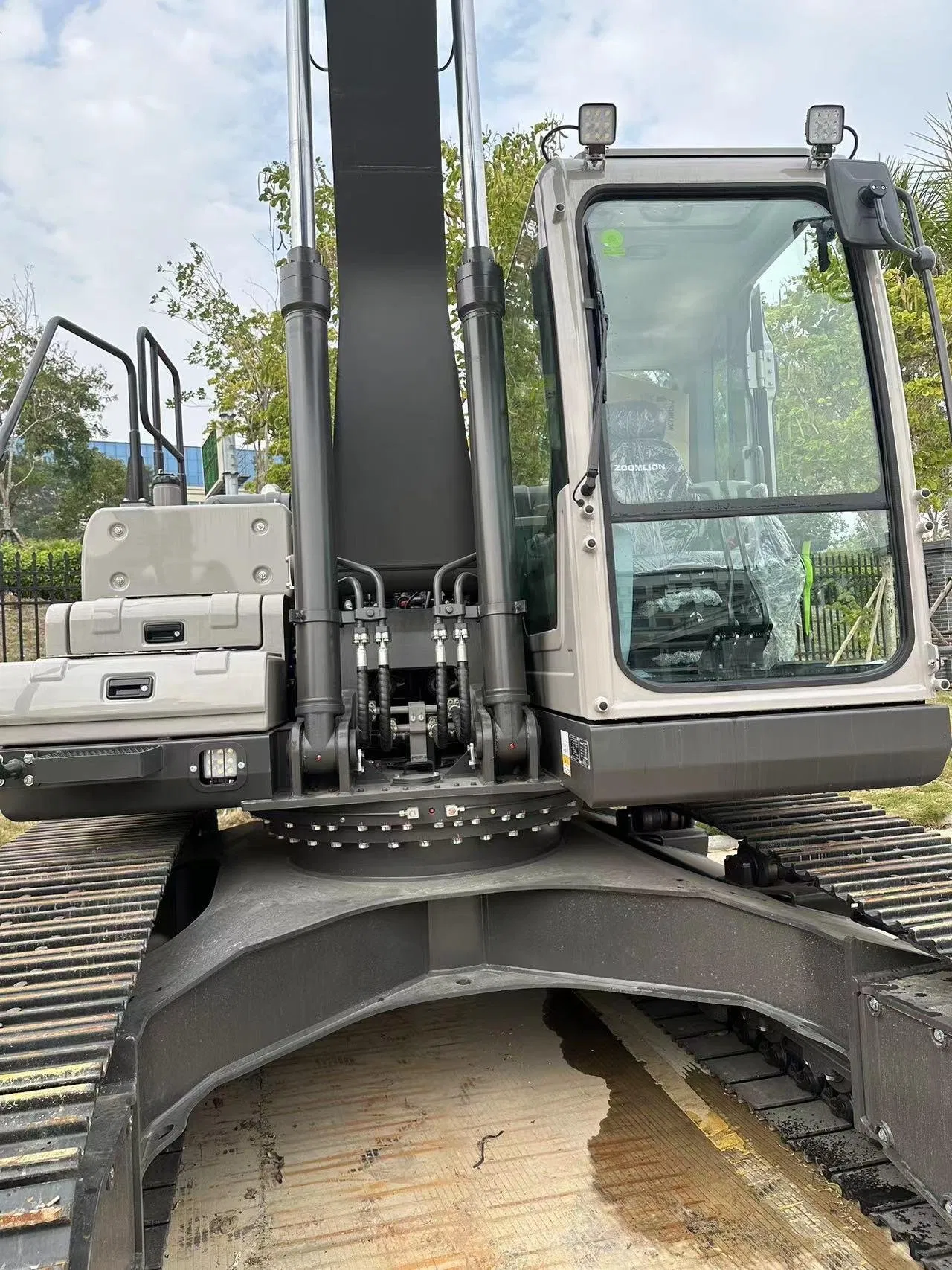 Zoomlion Ze215g: MID-Sized Powerhouse for Mining Operations