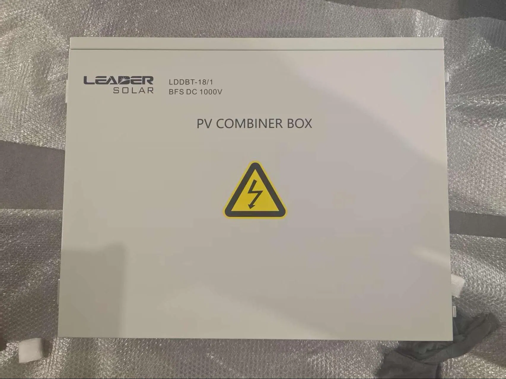 Leader Solar Photovoltaic IP65 Outdoor 18 String 1000V DC PV Combiner Box for Surge Protection