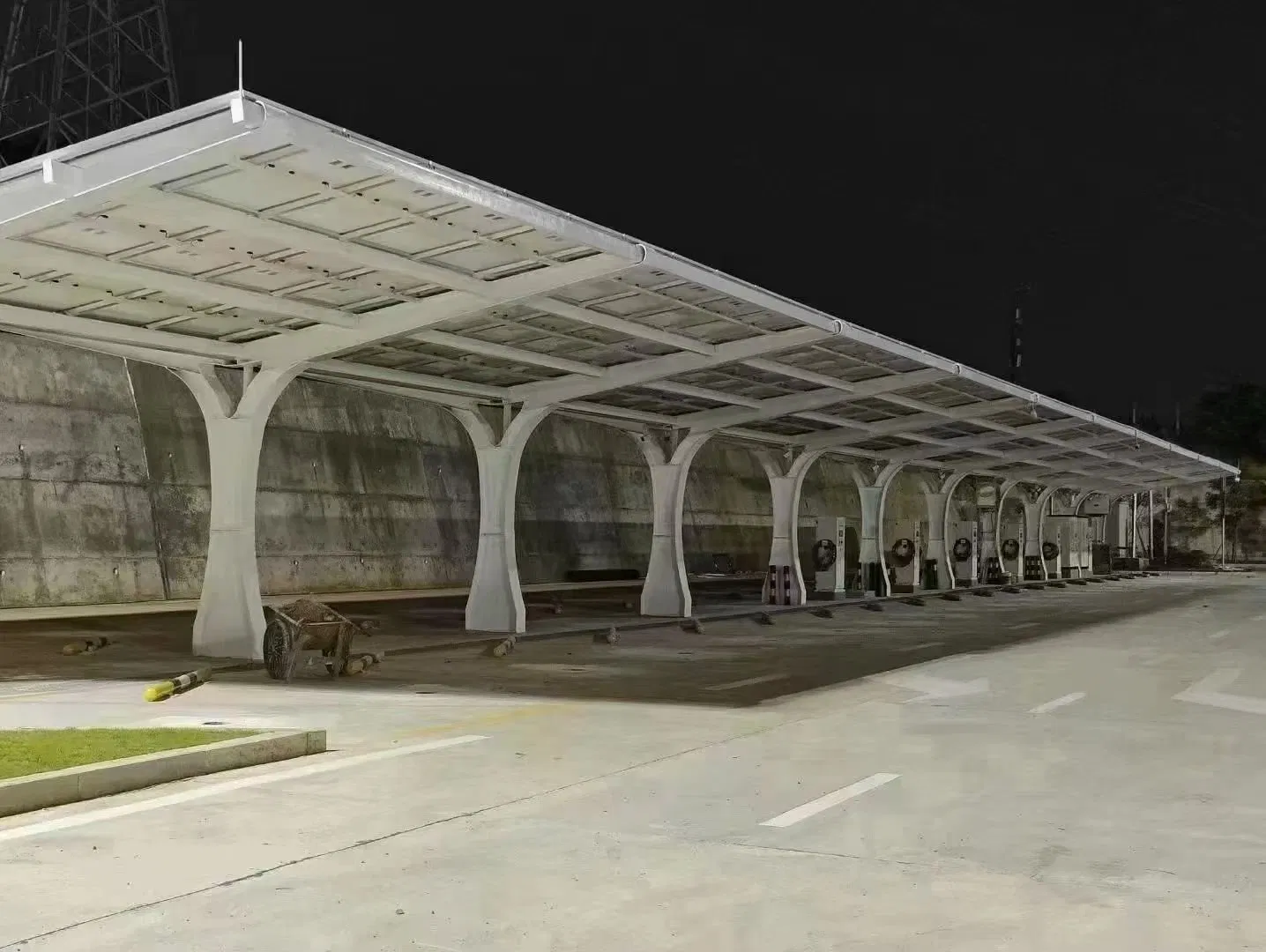 Innovative Solar Carport Shed Structure for Eco-Friendly Parking