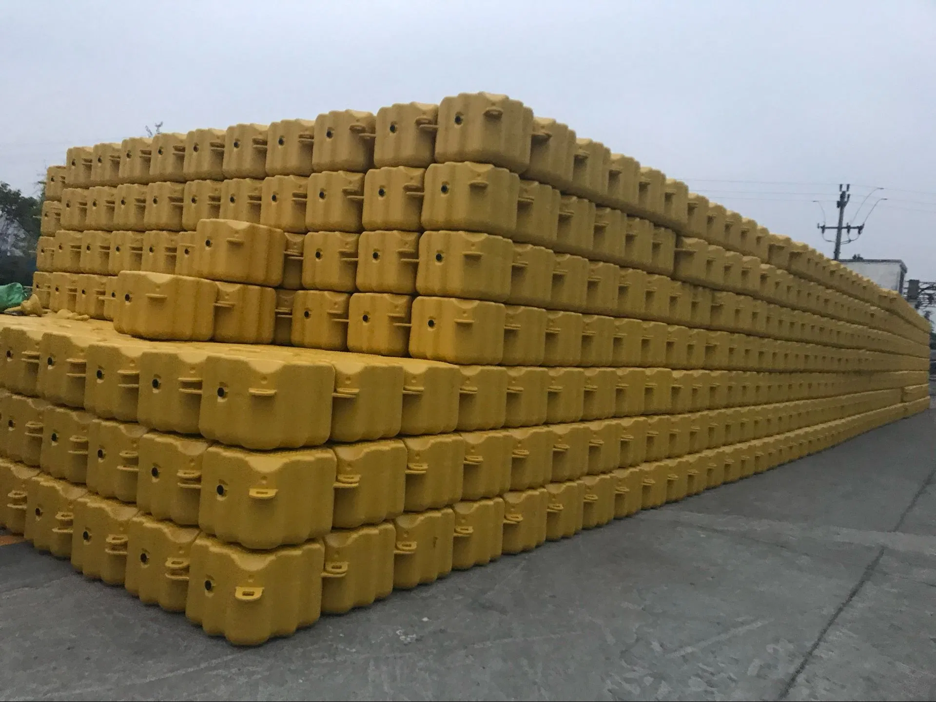 OEM/ODM HDPE Pontoon Cubes for Emergency Rescue Platforms/Water Parks/ Solar Platforms