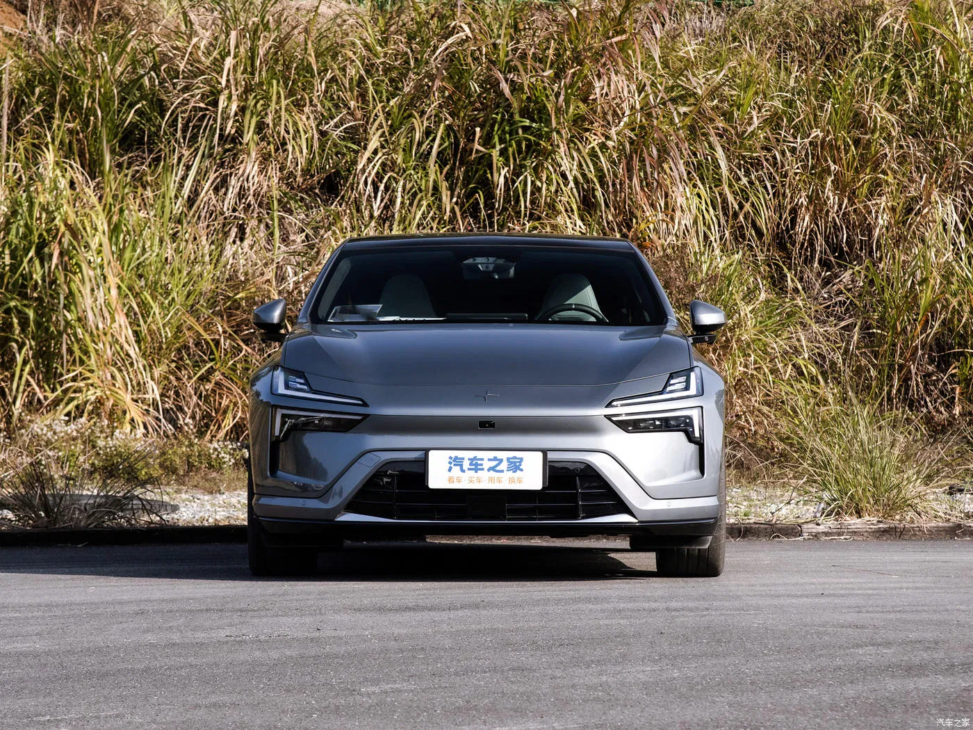 Polestar-Polestar 4 2023 Model Year Single Motor Standard Range Electric MID-Size