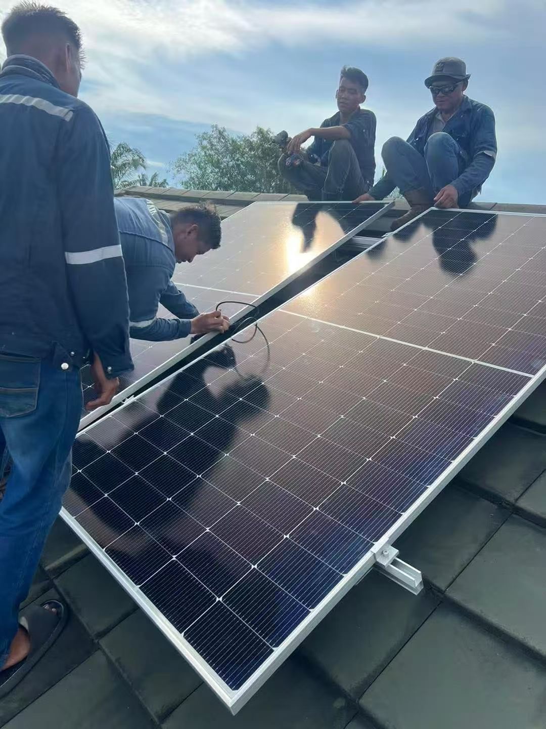 Jinko 580w 585w 590w 595w 600w 605w Solar Panels N Type From Factory Wholesale PV Module Mono Perc High-quality Bifacial