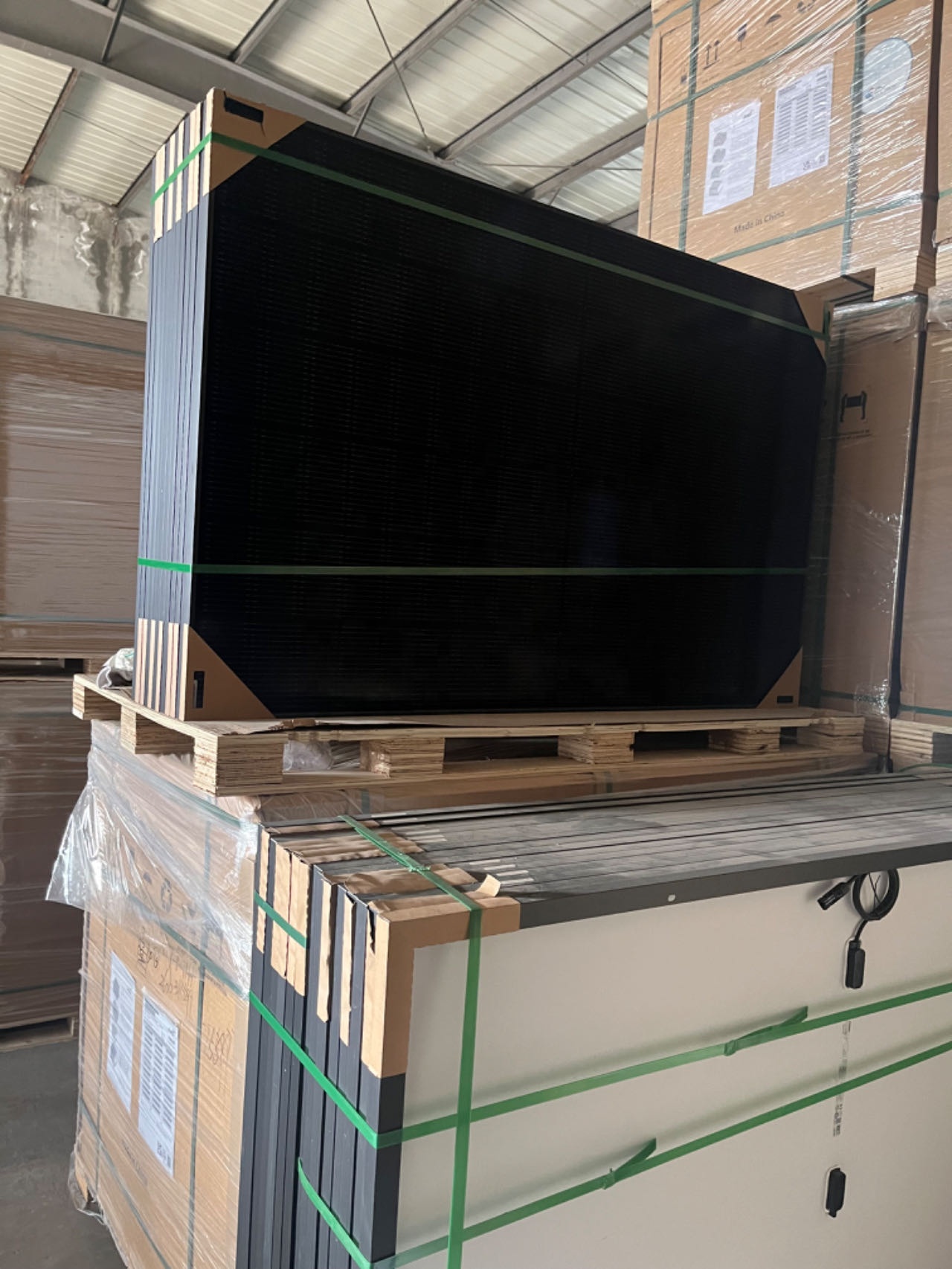 Jinko 580w 585w 590w 595w 600w 605w Solar Panels N Type From Factory Wholesale PV Module Mono Perc High-quality Bifacial