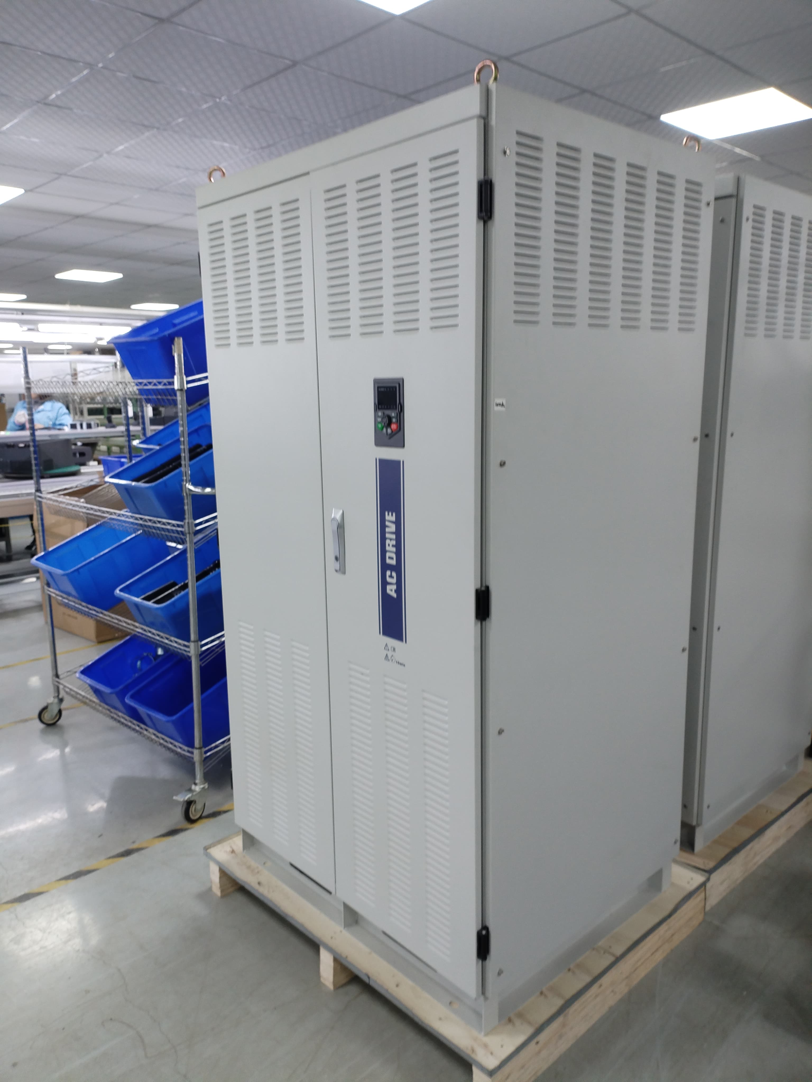 Big Power 1000kw Frequency Converter Hybrid Inverter DC And AC VFD For Big Solar Water Pump 350-750v DC/380v AC Input