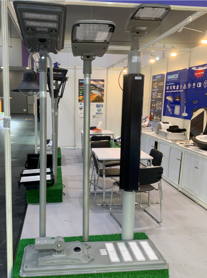 DC/AC Hybrid LED Solar Street Light 12 Hours Full Brightness IP66 Outdoor Lighting for Highways and Roads