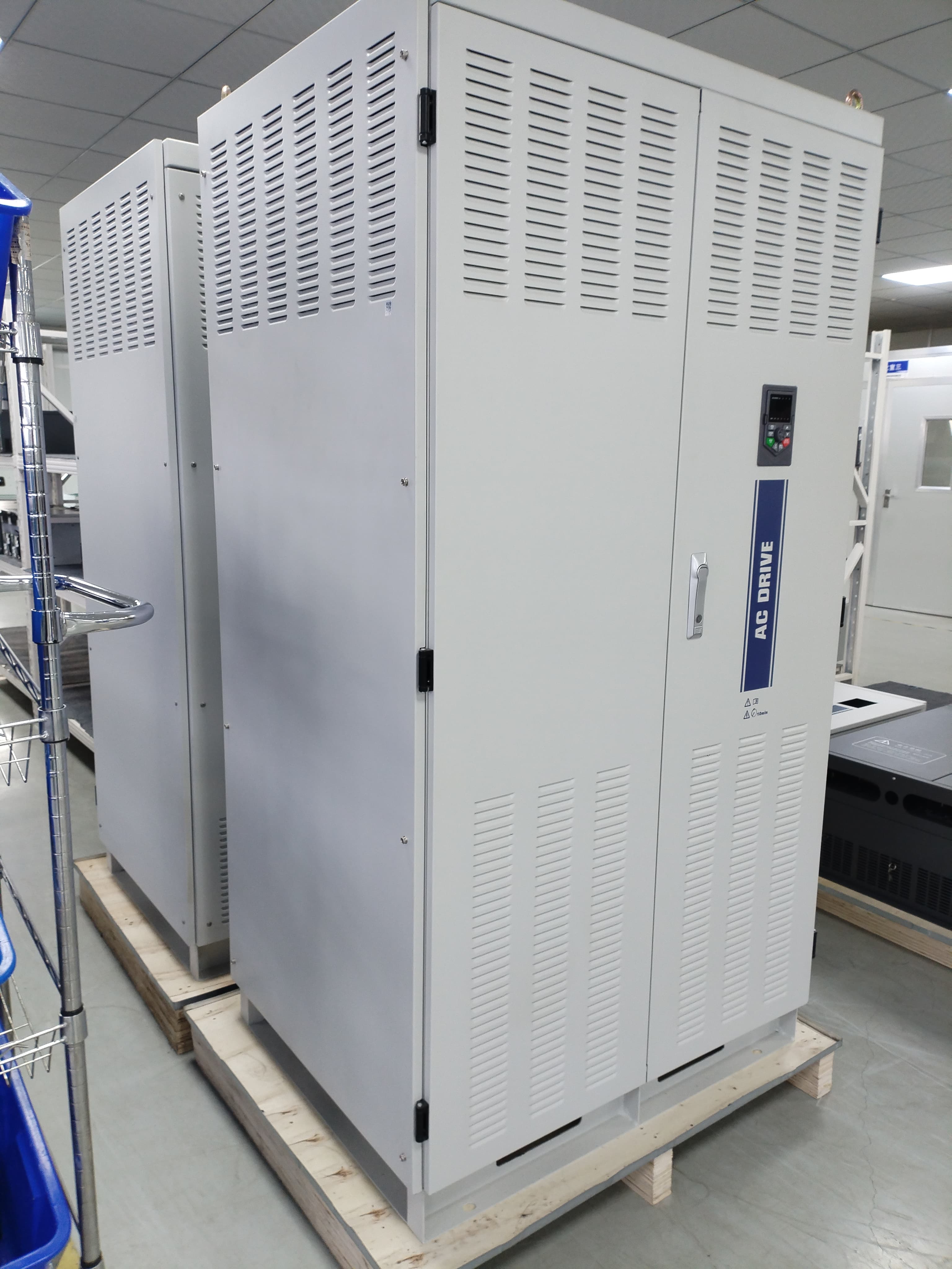 Big Power 1000kw Frequency Converter Hybrid Inverter DC And AC VFD For Big Solar Water Pump 350-750v DC/380v AC Input