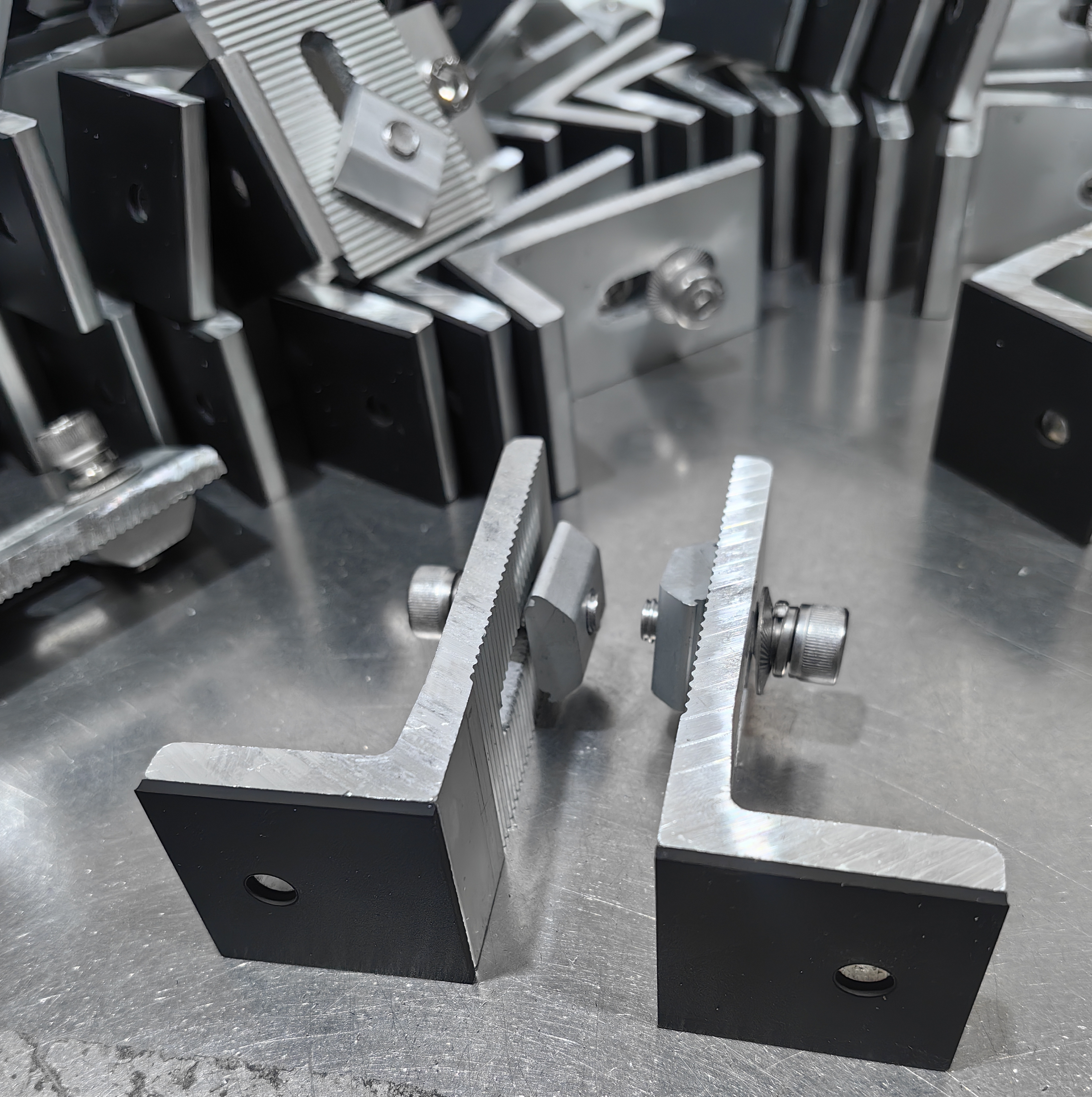 Solar Railing L Foot Bracket Solar PV Panel Mounting System Aluminum Alloy Bracket for Metal Roof