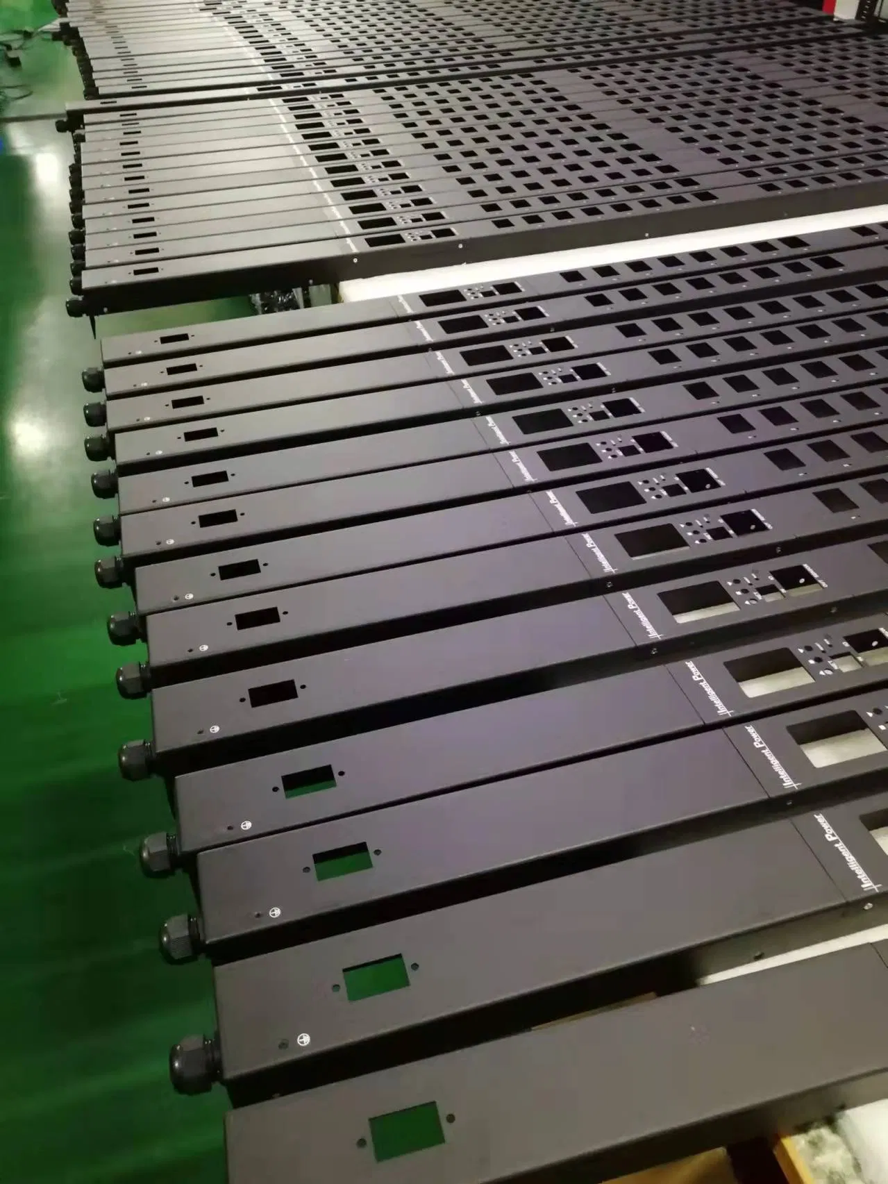 PDU Cabinet Power Strip (16A/32A) 12-Outlet Server Room Power Distribution Unit with 32A Vertical-Mount Industrial Plug