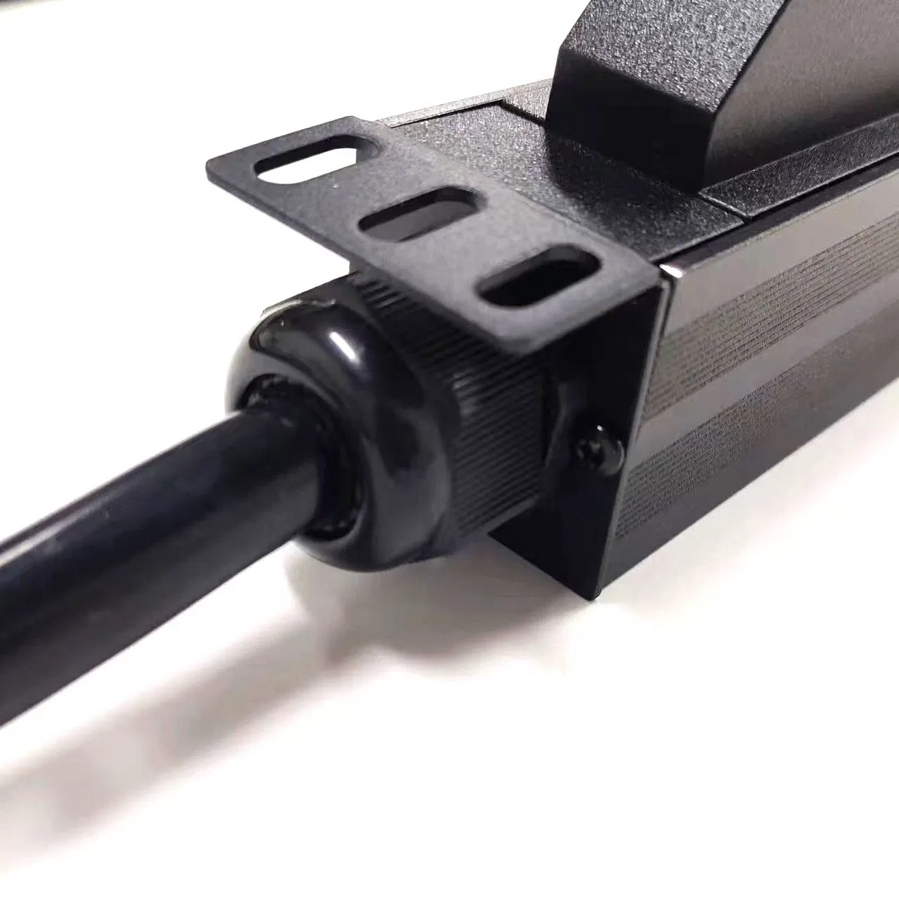 2 Way IEC C19 and 4 Way IEC C13 with L6-30 Plug Power Distribution Unit PDU