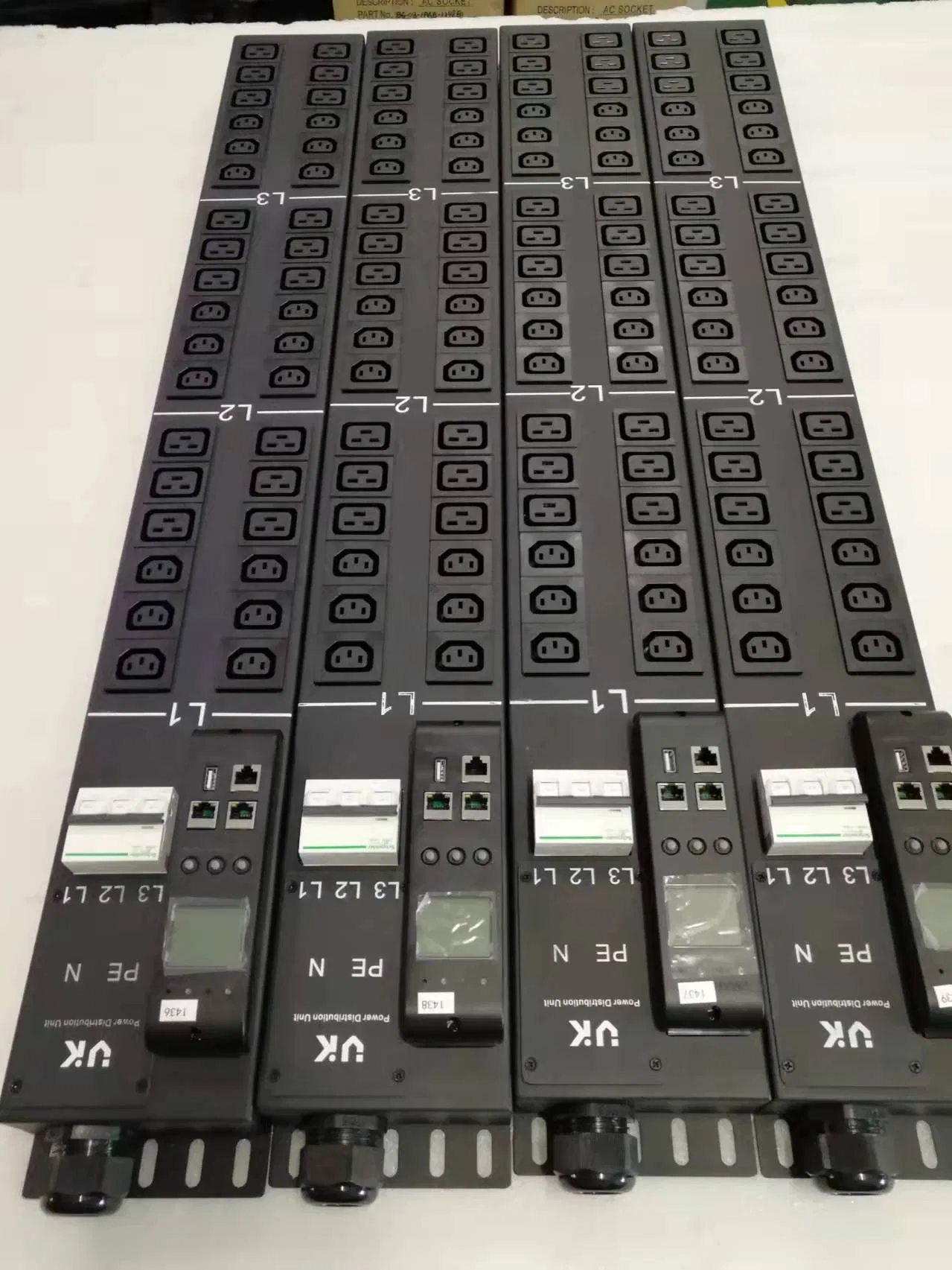 PDU Cabinet Power Strip (16A/32A) 12-Outlet Server Room Power Distribution Unit with 32A Vertical-Mount Industrial Plug