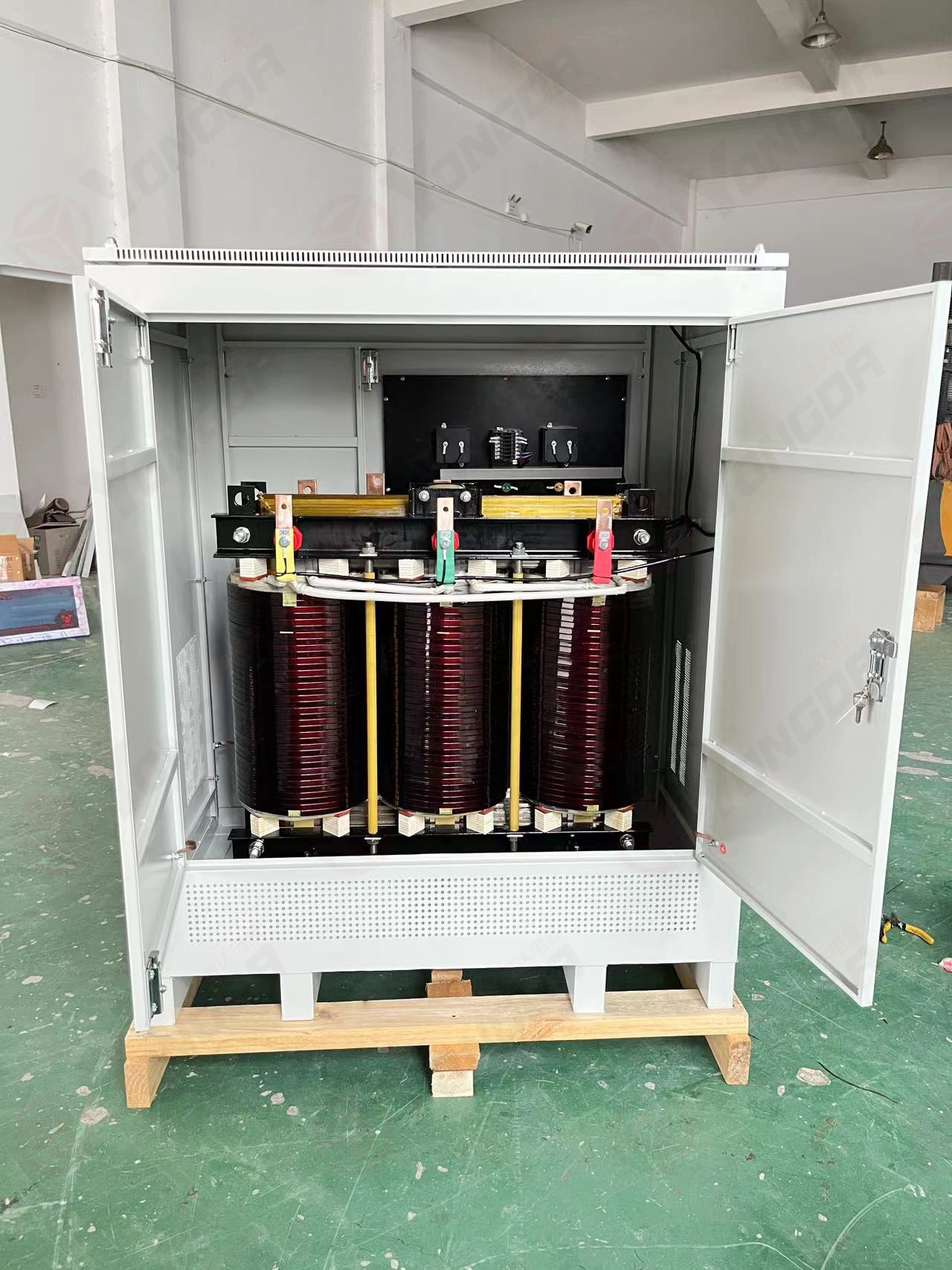 Three-Phase Isolation Transformer 380V/220V 1140V 600V Output Made of Copper