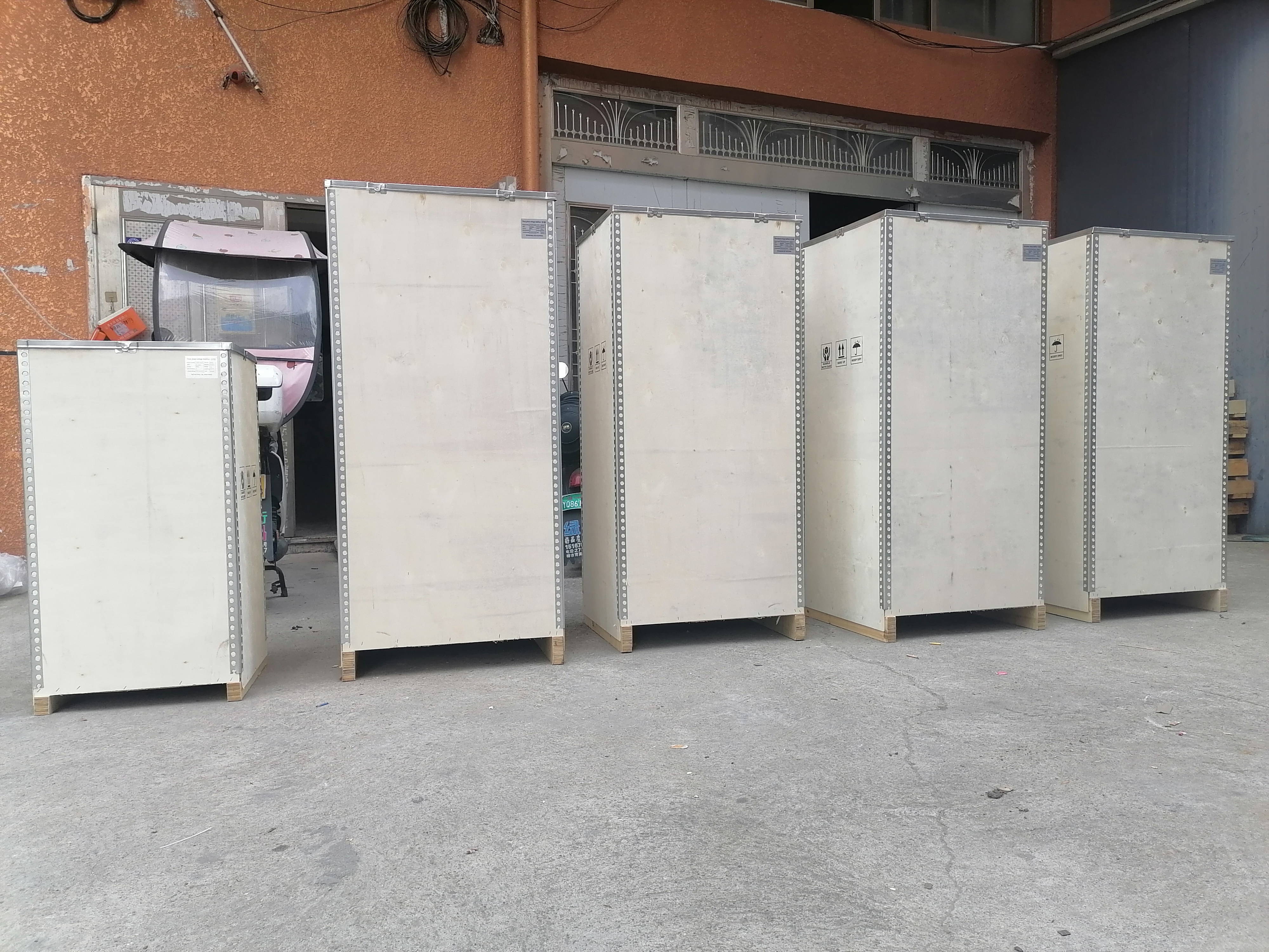 CE TNS AVR Copper 10Kva 15Kva 20kva 30kva 220V Servo Motor AC Three Phase High Efficiency Voltage Stabilizer/Regulator