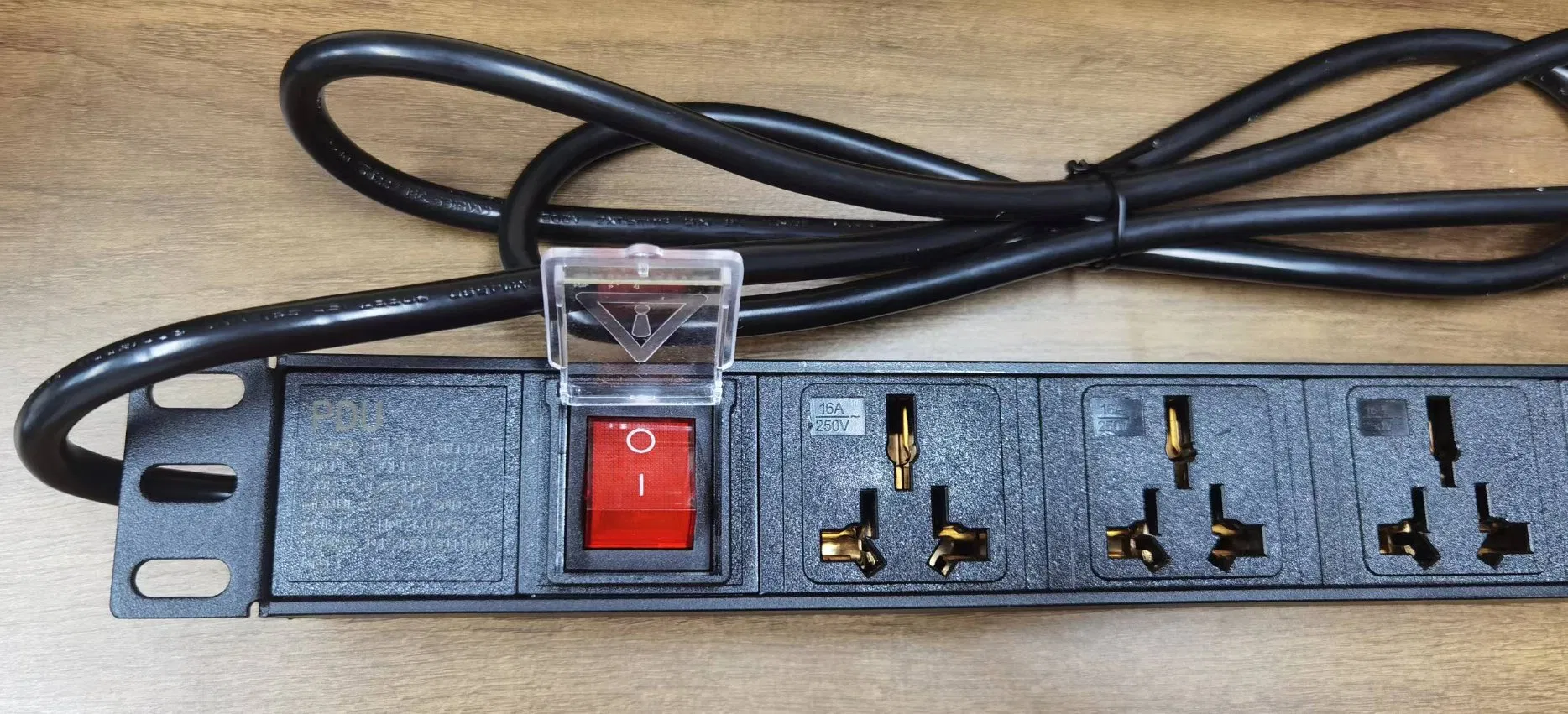 Industrial Standard 6-Outlet Rack PDU Universal Switch Power Distribution Unit