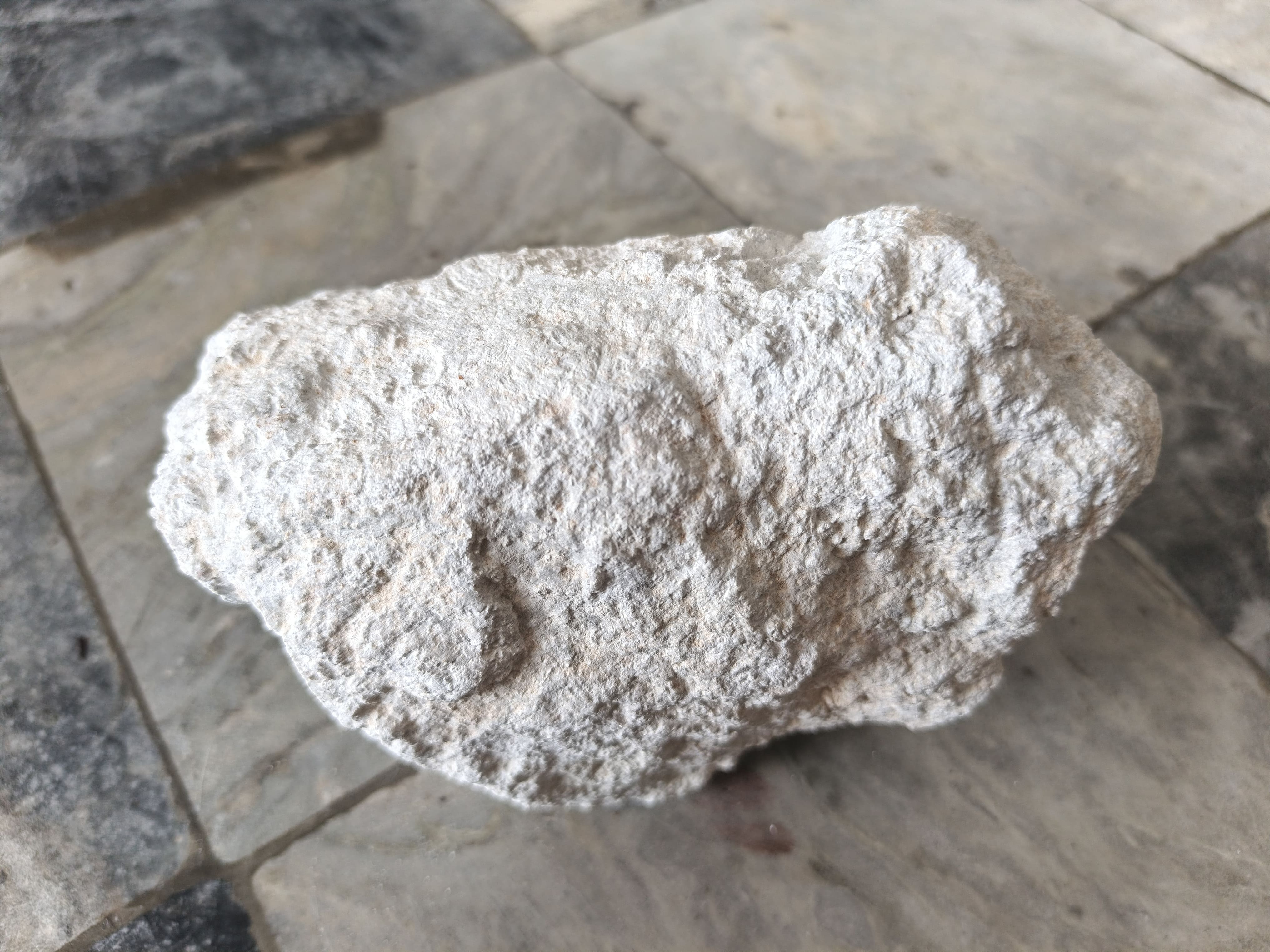 Natural Mineral Pyrophyllite Lump for Soap and Detergent Industry as a Functional Filler with High Purity Standards