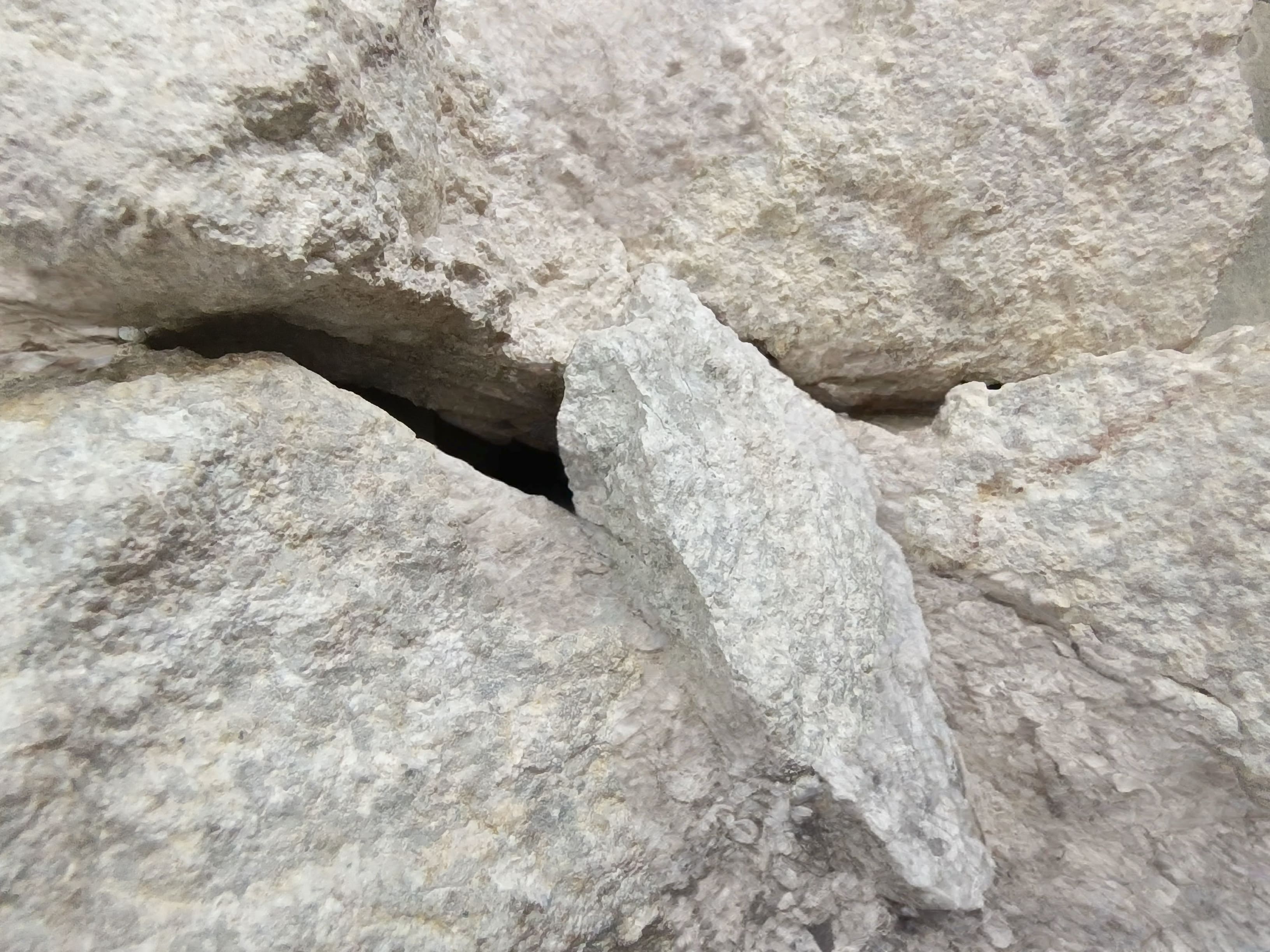 Natural Mineral Pyrophyllite Lump for Soap and Detergent Industry as a Functional Filler with High Purity Standards