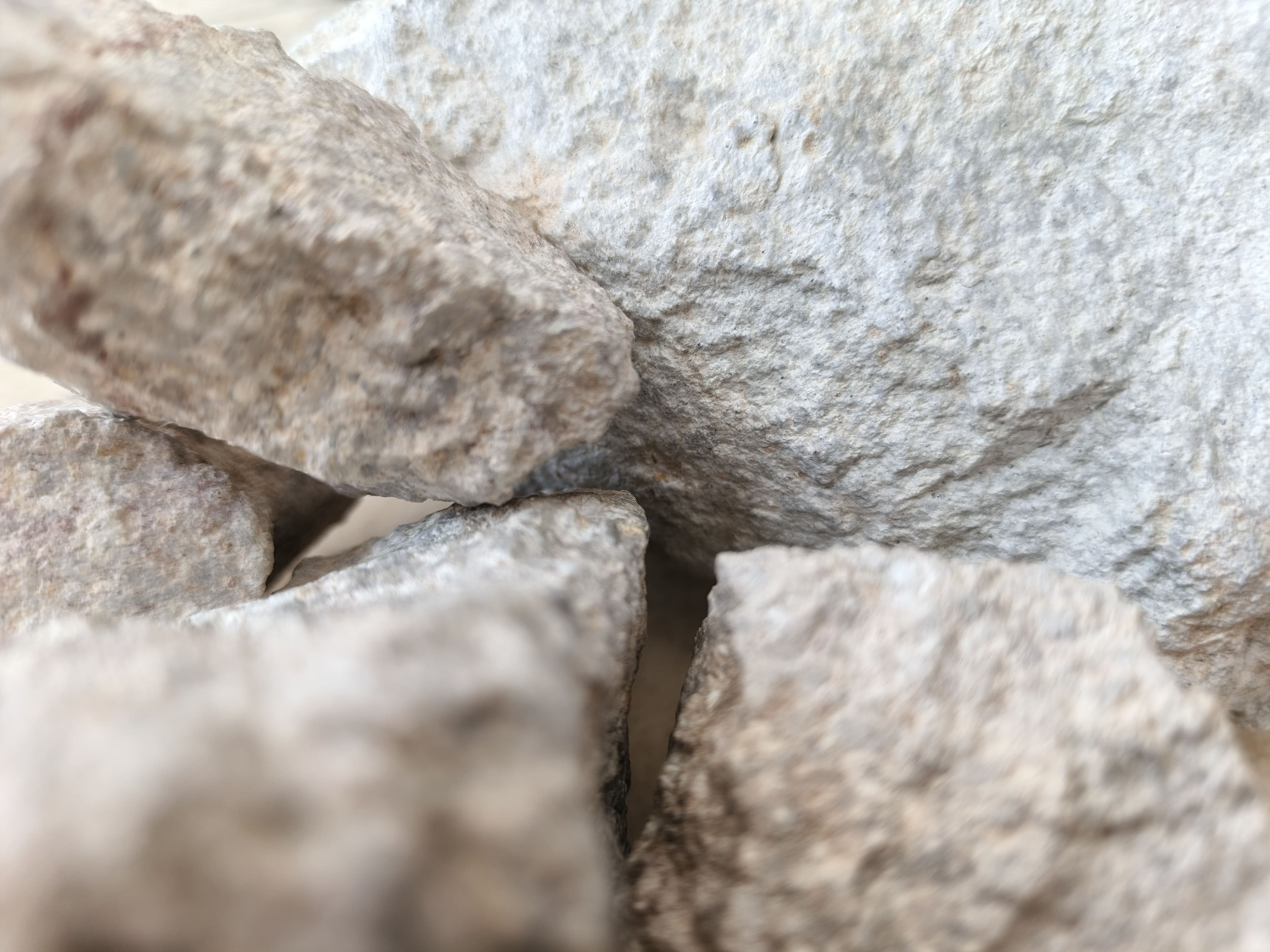 Natural Mineral Pyrophyllite Lump for Soap and Detergent Industry as a Functional Filler with High Purity Standards