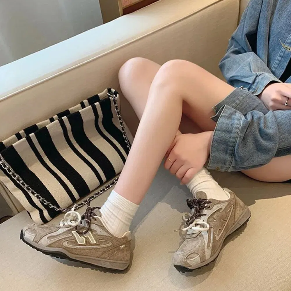 أحذية تدريب نسائية كورية أنيقة 2026 ربيعية soles سميكة