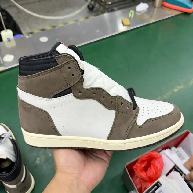 Aj1 أحذية سنيكرز لو فراجمنت إكس ترافيس سكوت