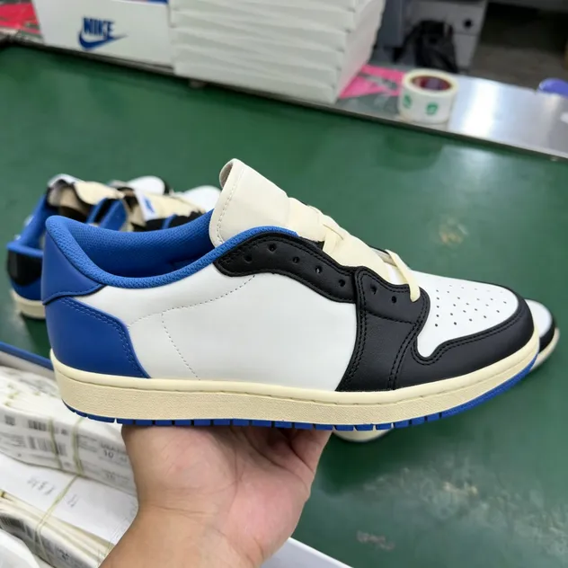 Aj1 أحذية سنيكرز لو فراجمنت إكس ترافيس سكوت