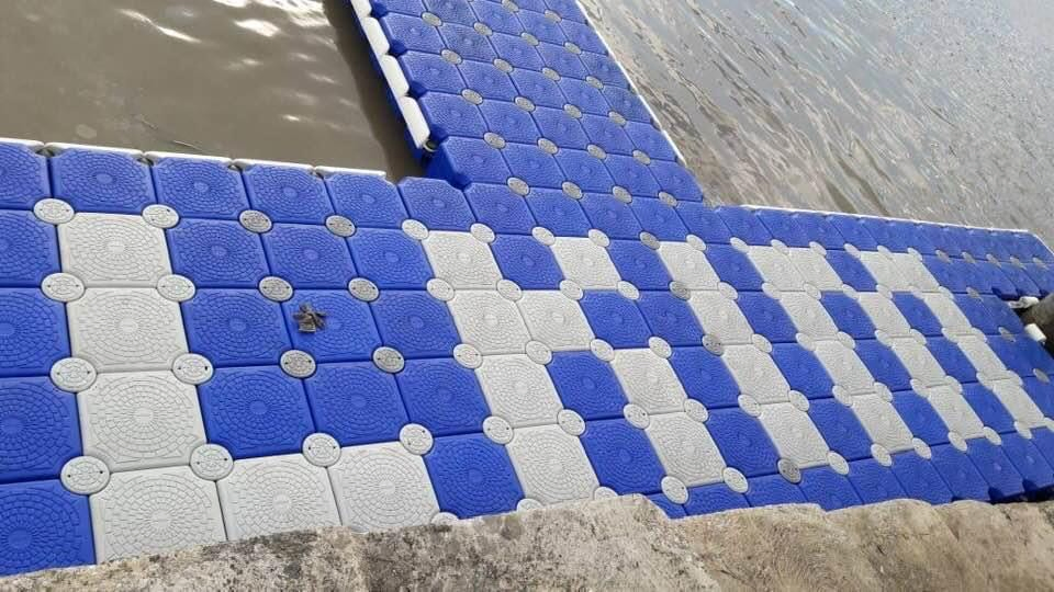 Modular Pontoon System with Floating Cubes