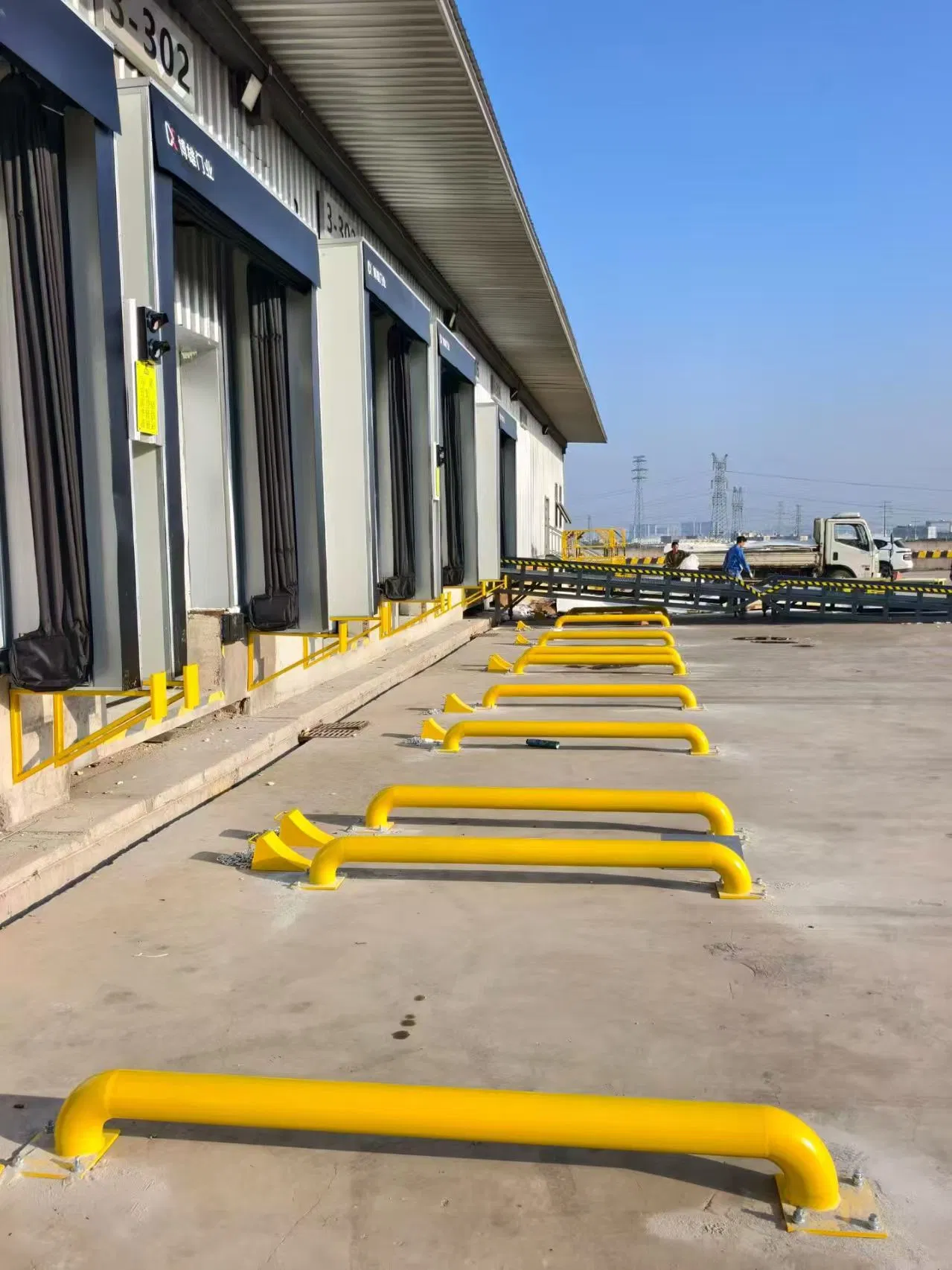 Warehouse Dock Shelter System with Retractable Inflatable Airbag