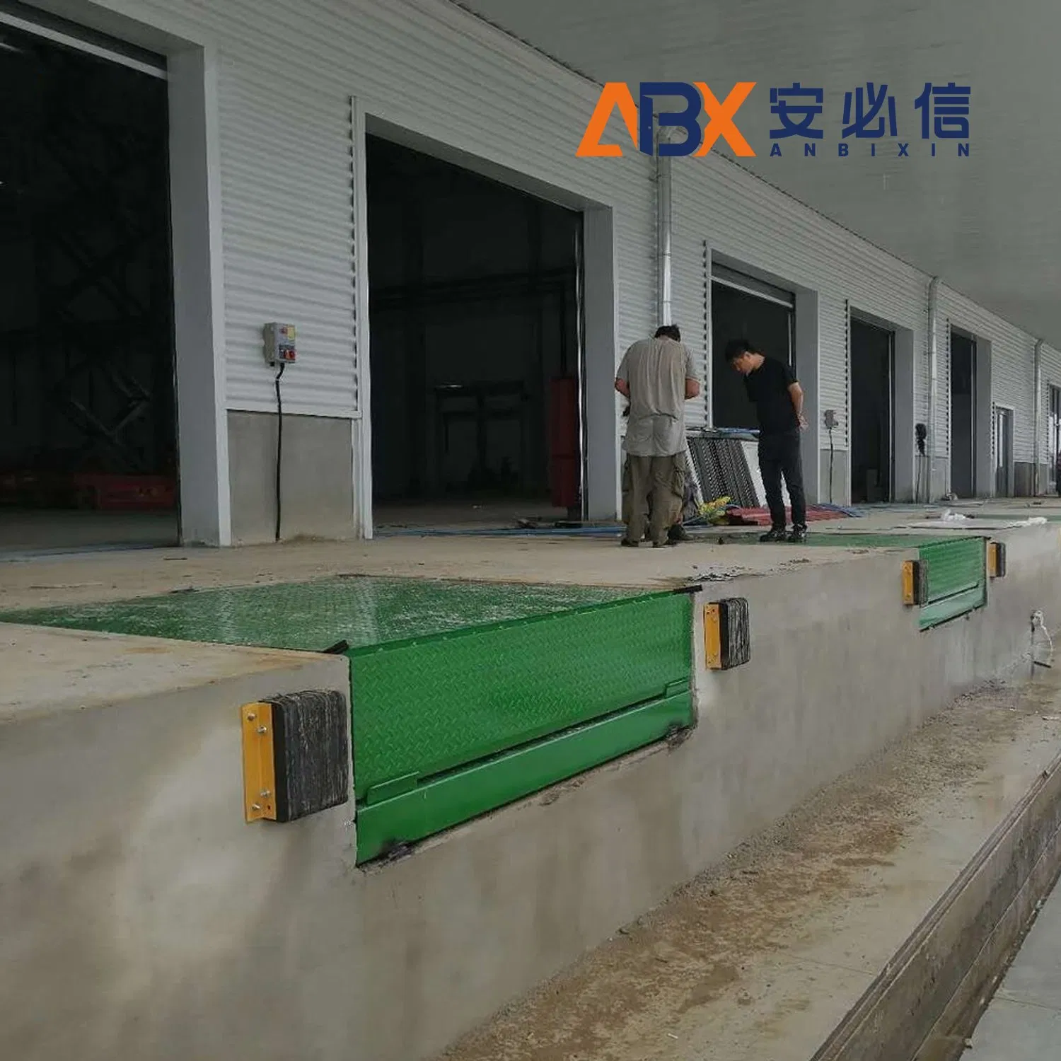 Vertical Storing Dock Leveler for Limited Space Warehouse Loading Bays
