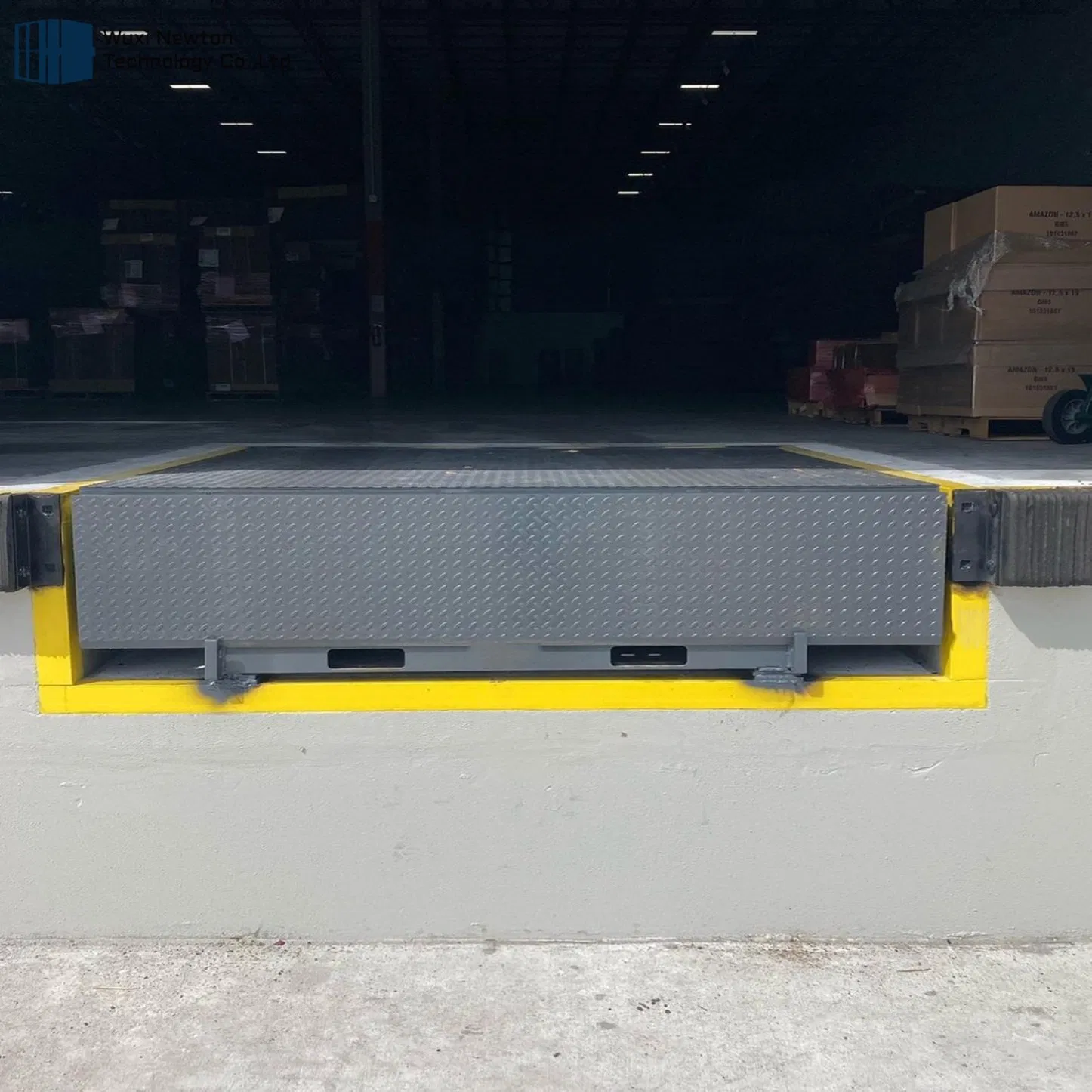 Efficient Loading and Unloading Automatic Swing Lip Dock Leveler for Industrial Places