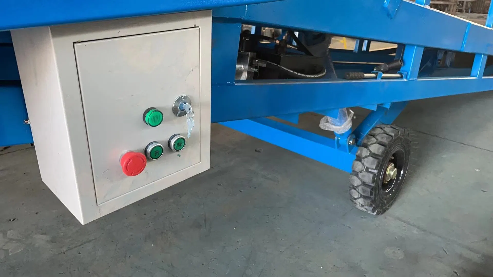 Ramp Container Adjustable Warehouse Dock Duty Heavy Loading Bridge Ramp