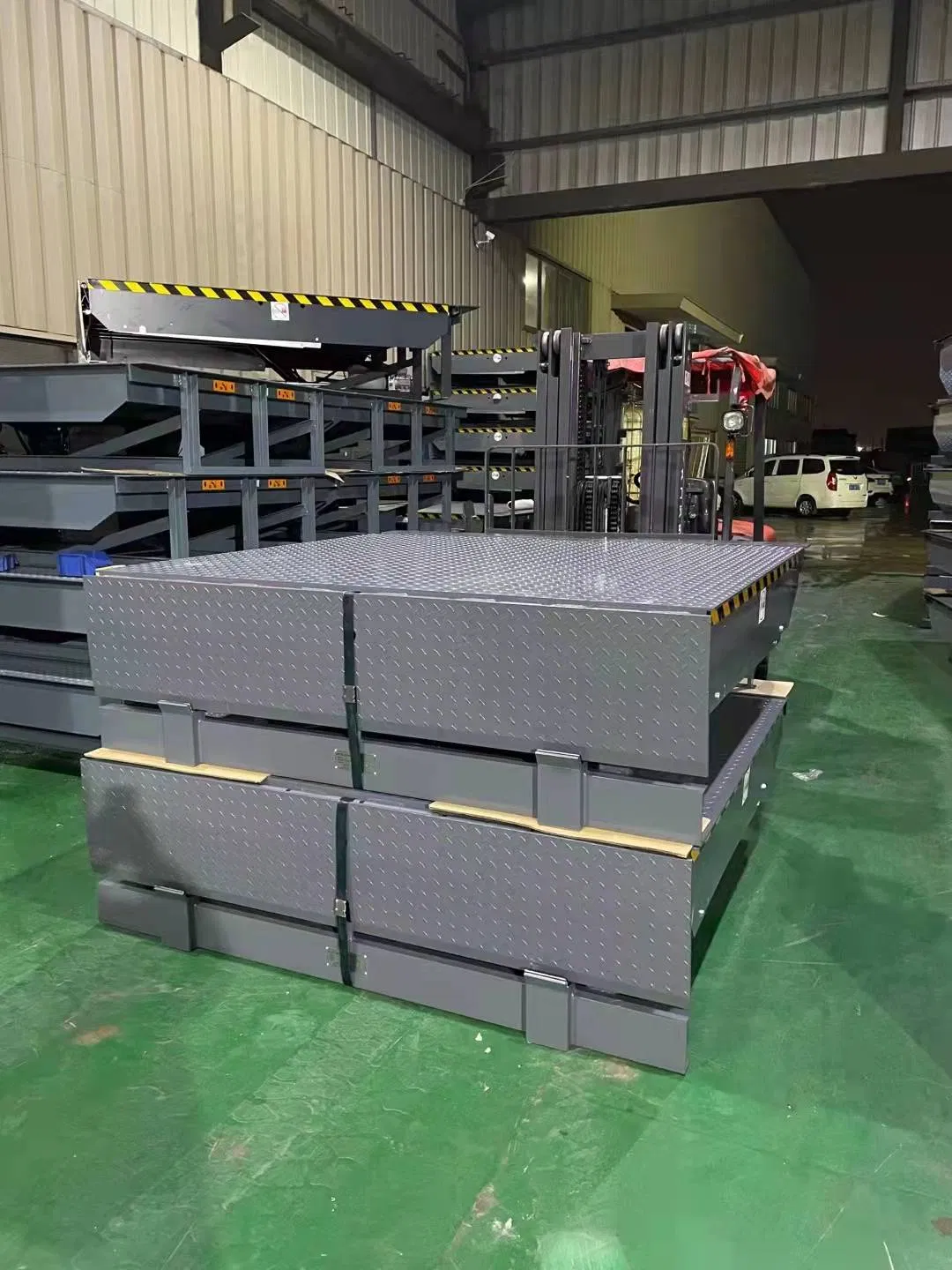 Mechanical Warehouse Hydraulic Electric Cargo Lift Forklift Loading Ramp Hydraulic Dock Leveler