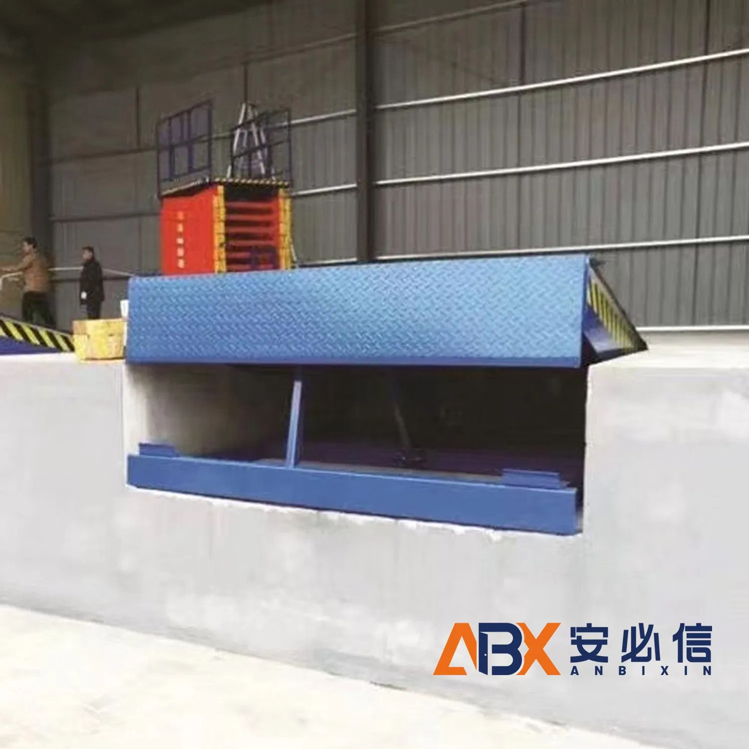 Heavy Duty Dock Leveler with Hydraulic Lip Extension for Smooth Docking