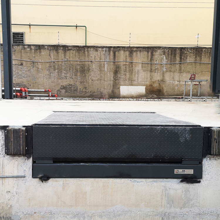 Easy Transport Convenient Hydraulic Dock Leveler for Industrial Loading Bays